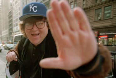 Michael Moore bojkotira ubojice i rasiste - Hot Spot
