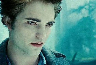 Robert Pattinson u rodu s Drakulom - Hot Spot
